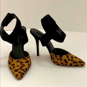Steve Madden Chic  Black and Tan Leopard Heels Size 8